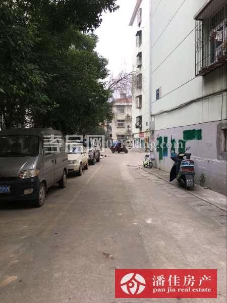 【潘佳房产推荐】【香澳路步行街车库30㎡1室1厅新简装800元/月】