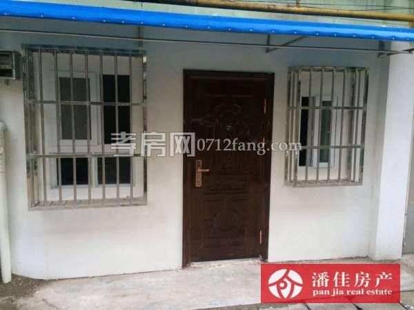 【潘佳房產(chǎn)推薦】【香澳路步行街車庫(kù)30㎡1室1廳新簡(jiǎn)裝800元/月，有圖】