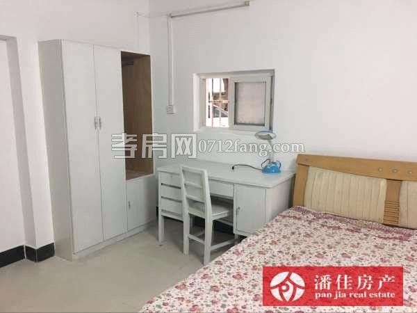 【潘佳房產(chǎn)推薦】【香澳路步行街車庫30㎡1室1廳新簡(jiǎn)裝800元/月，有圖】