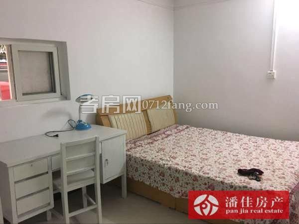 【潘佳房產(chǎn)推薦】【香澳路步行街車庫30㎡1室1廳新簡裝800元/月，有圖】