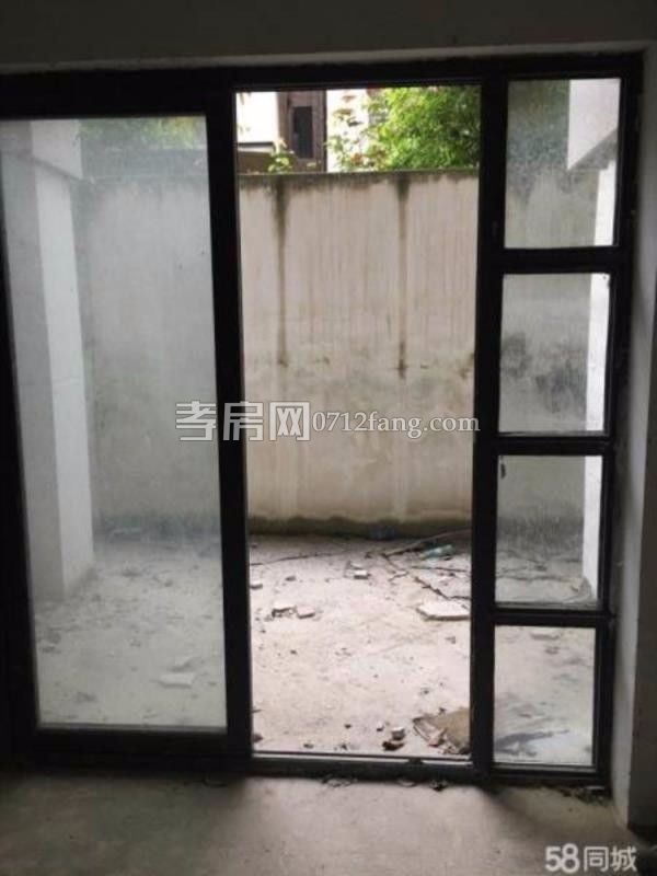 滿五唯 一永新小區(qū)3室2廳1衛(wèi)126平簡單裝修3樓