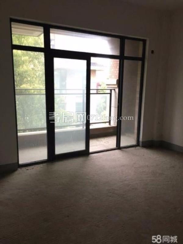 滿五 永新小區(qū)3室2廳1衛(wèi)126平簡單裝修3樓