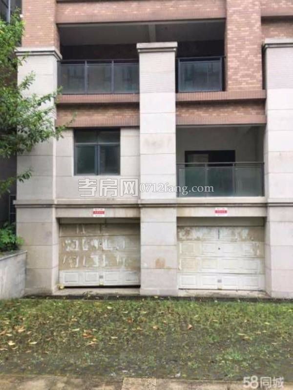 滿五 永新小區(qū)3室2廳1衛(wèi)126平簡單裝修3樓