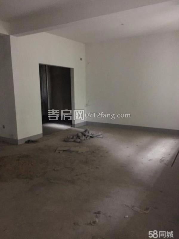 滿五 永新小區(qū)3室2廳1衛(wèi)126平簡單裝修3樓