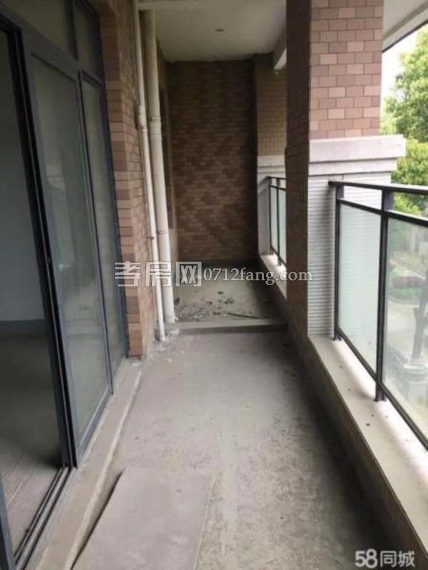 滿五 永新小區(qū)3室2廳1衛(wèi)126平簡單裝修3樓