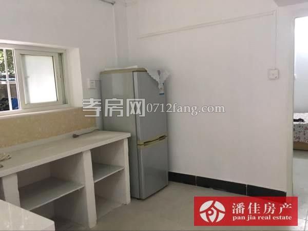 【潘佳房產(chǎn)推薦】香澳路步行街車(chē)庫(kù)30㎡1室1廳新簡(jiǎn)裝800元/月