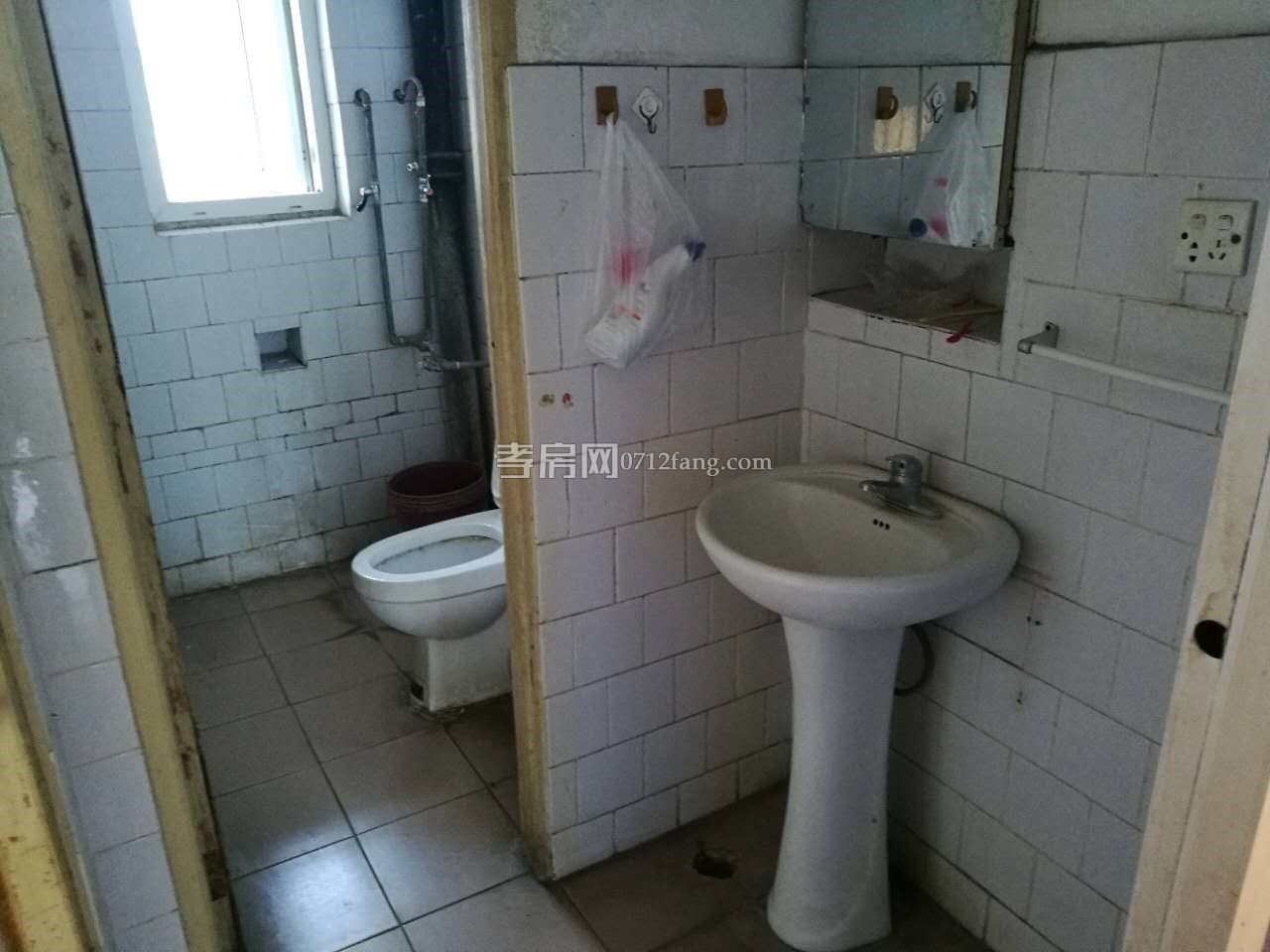 【潘佳房產(chǎn)推薦】北京路萬峰園2室1廳68平方簡單裝修18萬