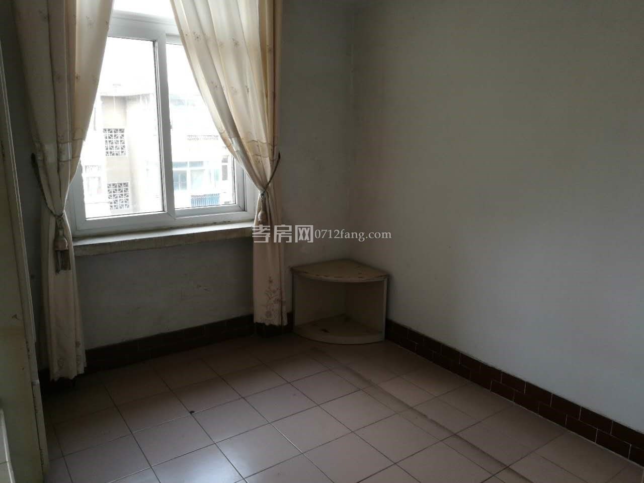 【潘佳房產(chǎn)推薦】北京路萬峰園2室1廳68平方簡單裝修18萬