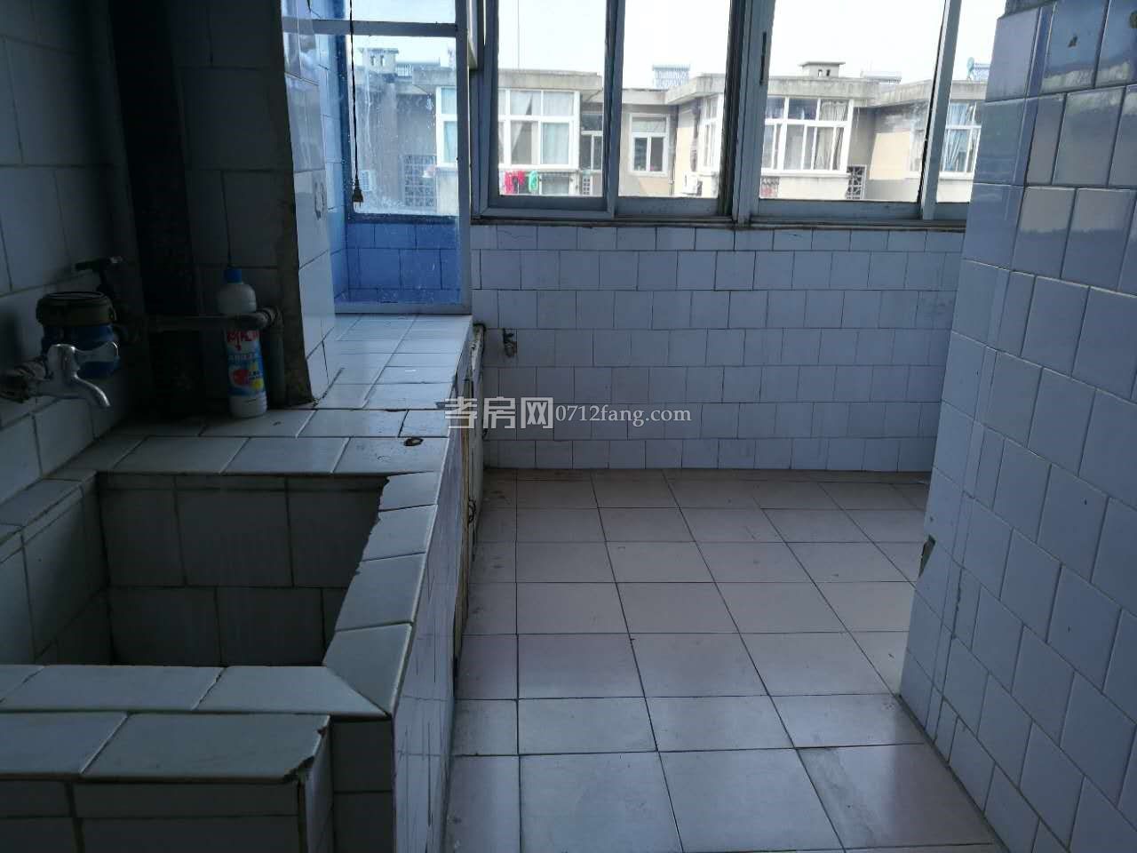 【潘佳房產(chǎn)推薦】北京路萬峰園2室1廳68平方簡單裝修18萬