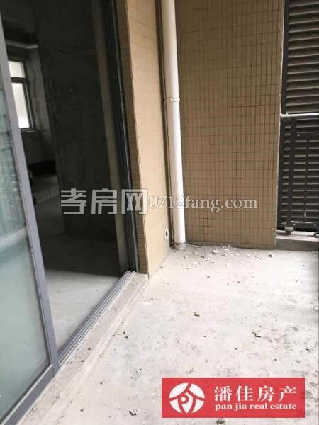 槐蔭東岸一期3室2廳102平方毛坯57萬