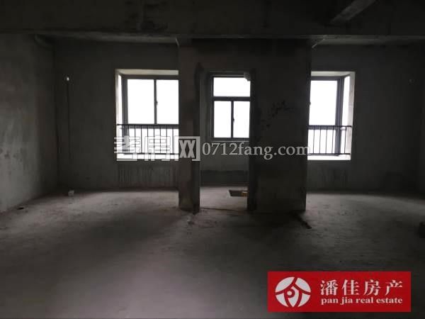 槐蔭東岸一期3室2廳102平方毛坯57萬