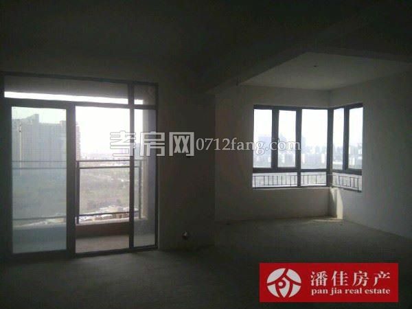 中建國(guó)際花園3室2廳99平方毛坯