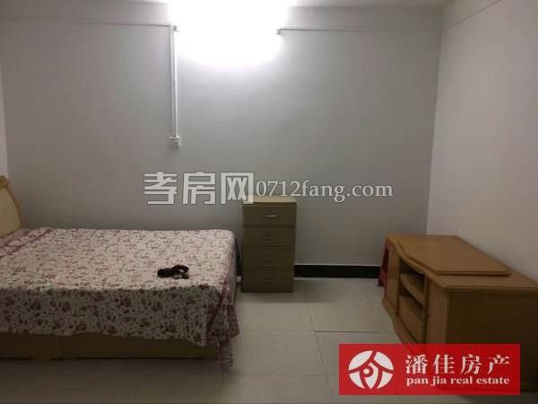 【潘佳房產推薦】香澳路步行街車庫30㎡1室1廳新簡裝800元/月