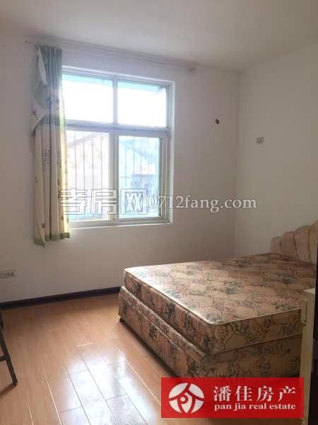 【潘佳房产推荐】【建设路中段2/6楼110㎡3室2厅中装出租,有图】