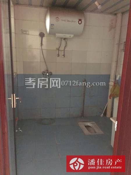 【潘佳房产推荐】【建设路中段2/6楼110㎡3室2厅中装出租,有图】