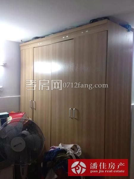 【潘佳房產(chǎn)推薦】【分絲路萬(wàn)樂家園1室1廳車庫(kù)簡(jiǎn)裝拎包入住，有圖】