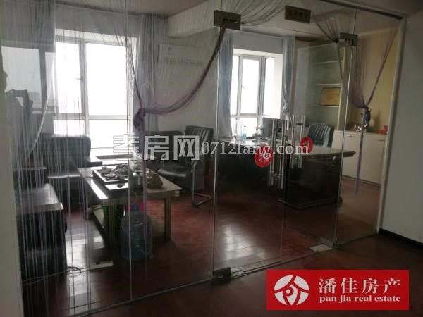 馨都上層3室2廳2衛(wèi)129.83平方73萬