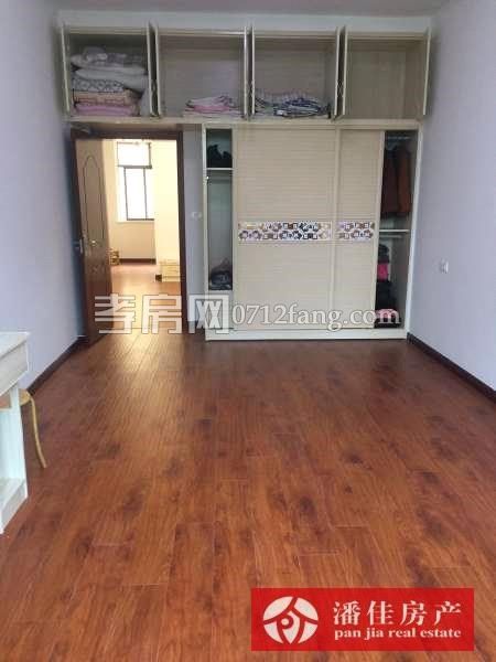 【潘佳房產(chǎn)推薦】【宇濟城中城 2/6層 131平米 簡裝 南北通透有院子方便停車 60萬】