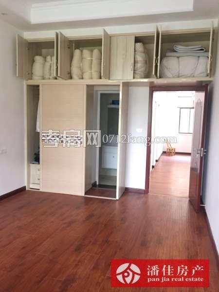 【潘佳房產(chǎn)推薦】【宇濟城中城2/6層131平米簡裝南北通透有院子方便停車60萬】