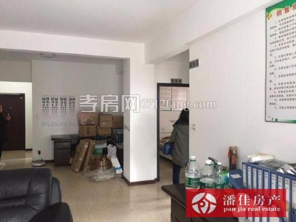 滿二掛口有證出讓地2室2廳1衛(wèi)毛坯111平2600元一平4樓