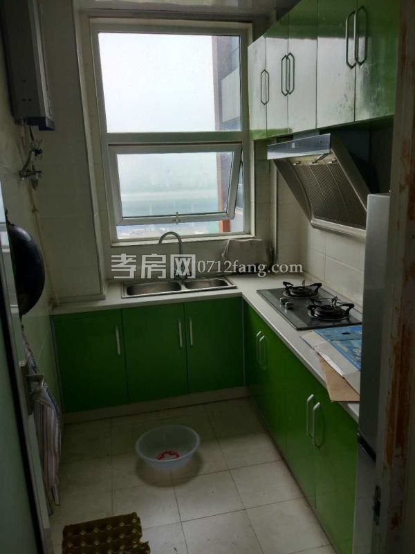 D373 銅雀臺(tái)一期 二室二廳一衛(wèi) 16/18 中裝 兩證滿五 面積83平米 售價(jià)58萬 