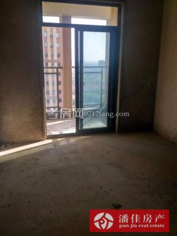 星河天街3室2廳1衛(wèi)2陽(yáng)臺(tái)97送15平觀景高層