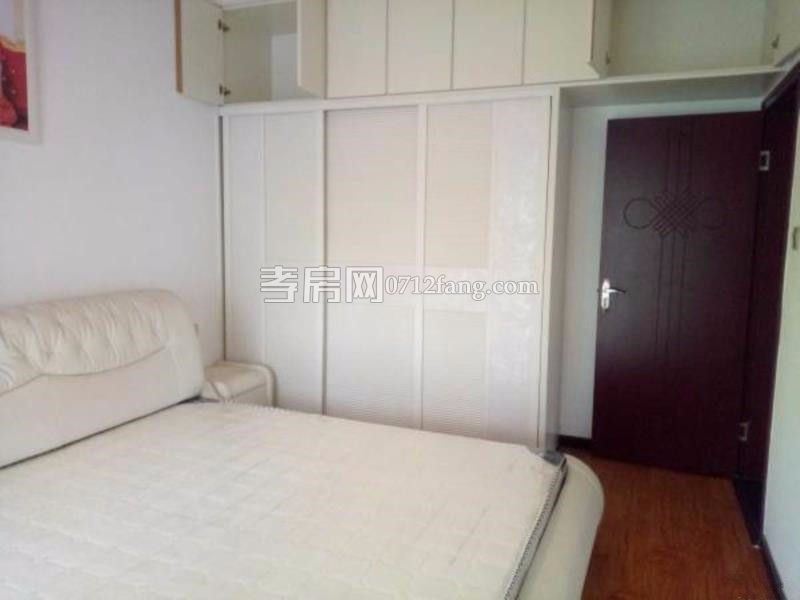 掛口小區(qū)大三房，精裝修，送全套家電，拎包入住