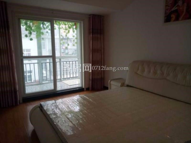 掛口小區(qū)大三房，精裝修，送全套家電，拎包入住