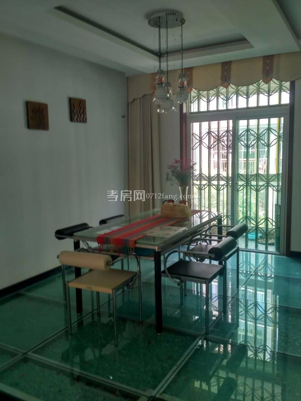 滿二 精裝修 寶成佳園3室2廳1衛(wèi)107平3樓