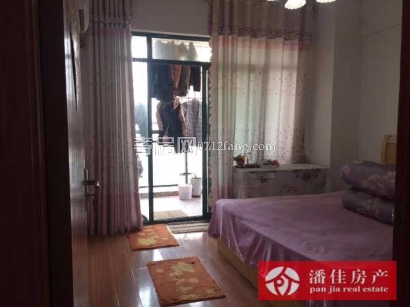 滿二宇濟(jì)商貿(mào)城100平精裝修文化路 楚環(huán)中學(xué)3樓