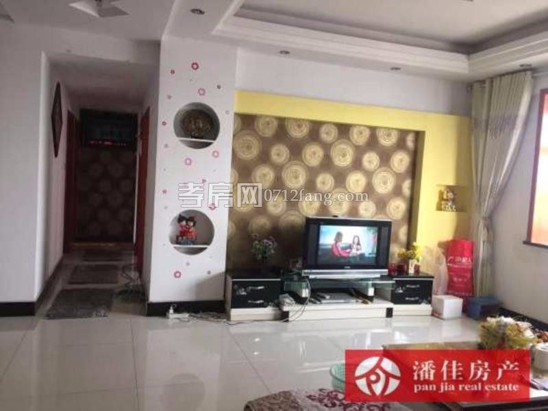 滿二宇濟(jì)商貿(mào)城100平精裝修文化路 楚環(huán)中學(xué)3樓