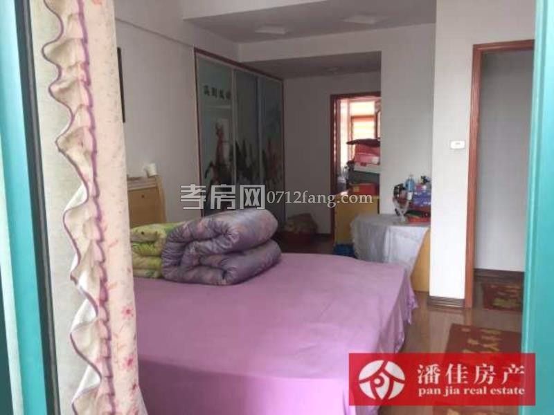 滿二宇濟(jì)商貿(mào)城100平精裝修文化路 楚環(huán)中學(xué)3樓