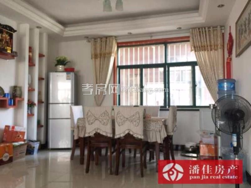 滿二宇濟(jì)商貿(mào)城100平精裝修文化路 楚環(huán)中學(xué)3樓