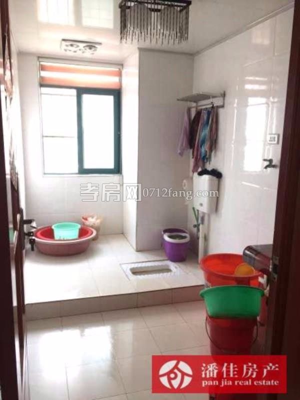 滿二宇濟(jì)商貿(mào)城100平精裝修文化路 楚環(huán)中學(xué)3樓