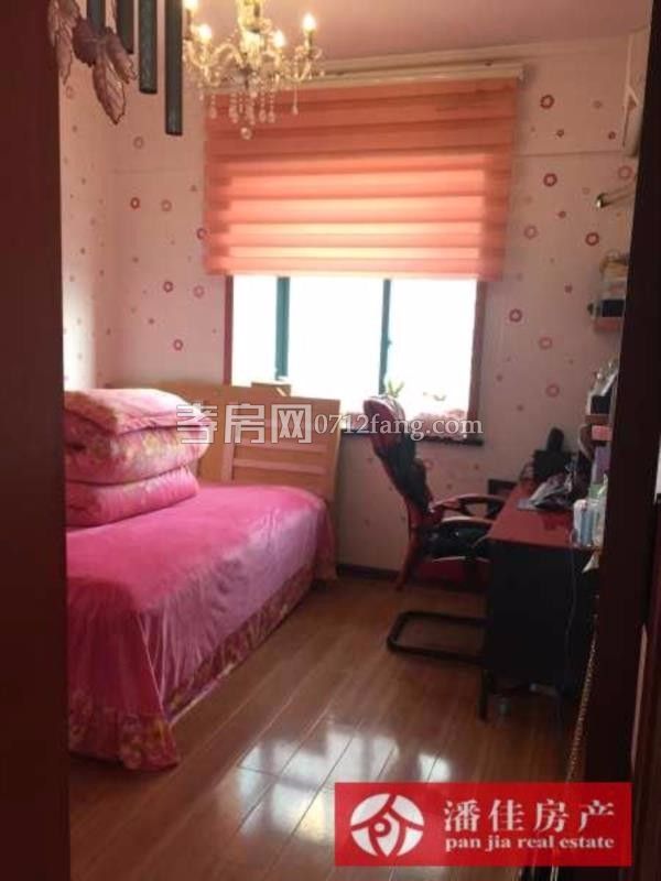 滿二宇濟(jì)商貿(mào)城100平精裝修文化路 楚環(huán)中學(xué)3樓