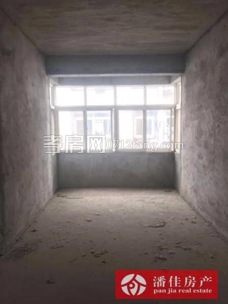 【潘佳房產(chǎn)推薦】【滿二 翡翠名都1期 137平米 中層 精裝保持很新帶地暖 110萬】