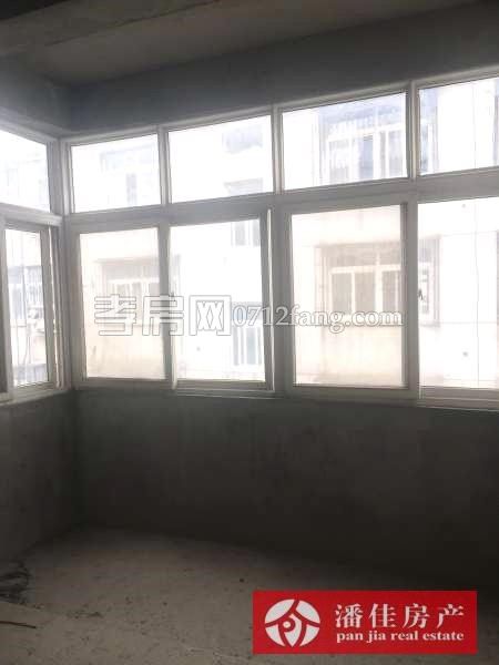 【潘佳房產(chǎn)推薦】【滿二翡翠名都1期137平米中層精裝保持很新帶地暖110萬】