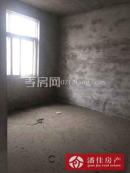 【潘佳房產(chǎn)推薦】【滿二翡翠名都1期137平米中層精裝保持很新帶地暖110萬】