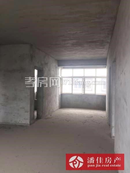 【潘佳房產(chǎn)推薦】【滿二翡翠名都1期137平米中層精裝保持很新帶地暖110萬】