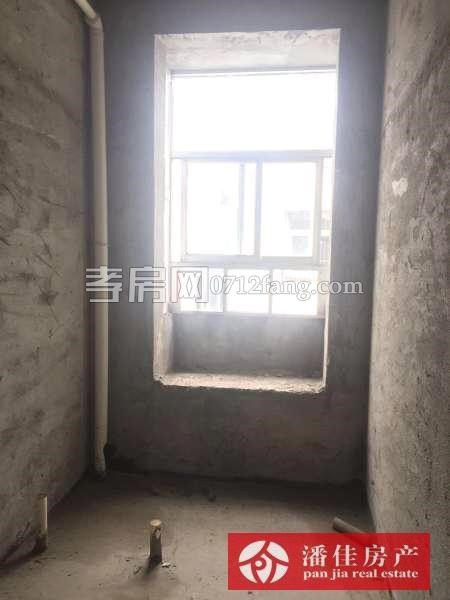 【潘佳房產(chǎn)推薦】【滿二翡翠名都1期137平米中層精裝保持很新帶地暖110萬】