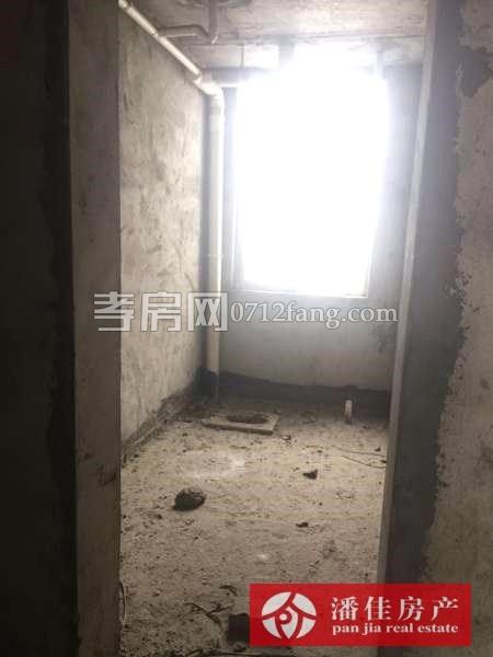 【潘佳房產(chǎn)推薦】【滿二翡翠名都1期137平米中層精裝保持很新帶地暖110萬】