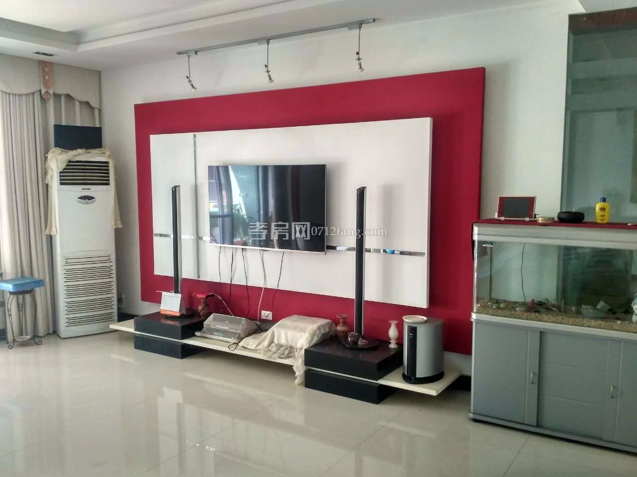 滿二精裝修寶成佳園3室2廳1衛(wèi)107平3樓