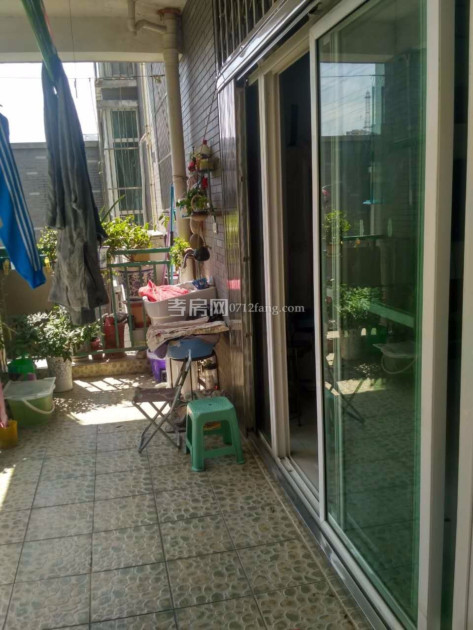 滿二精裝修寶成佳園3室2廳1衛(wèi)107平3樓