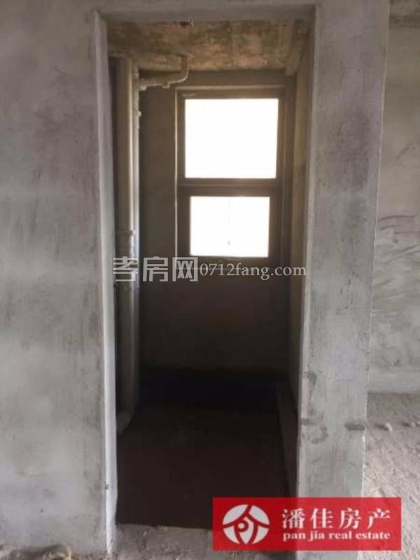 滿二掛口街131平中等裝修三面采光5樓拎包入住