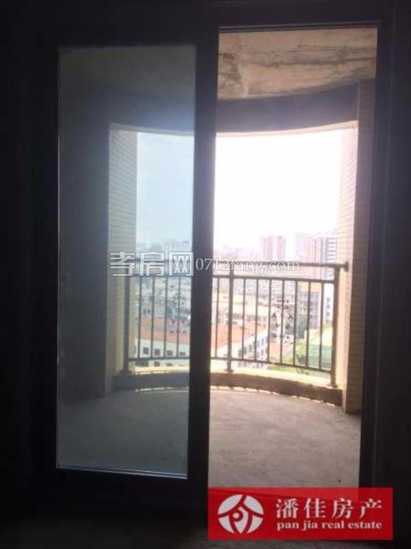 滿二掛口街131平中等裝修三面采光5樓拎包入住