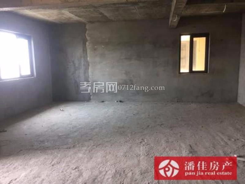 滿二掛口街131平中等裝修三面采光5樓拎包入住