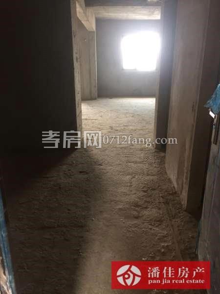 【潘佳房產(chǎn)推薦】灣流匯中間樓層110平米毛坯90萬(wàn)