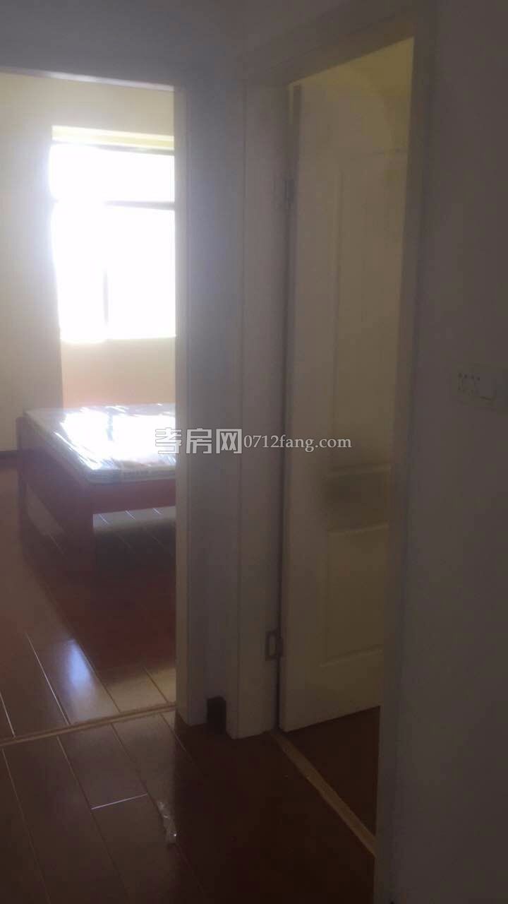 孝感市城區(qū)（孝感一中對(duì)面，保麗佳園居鬧市之中兼享其寧靜）