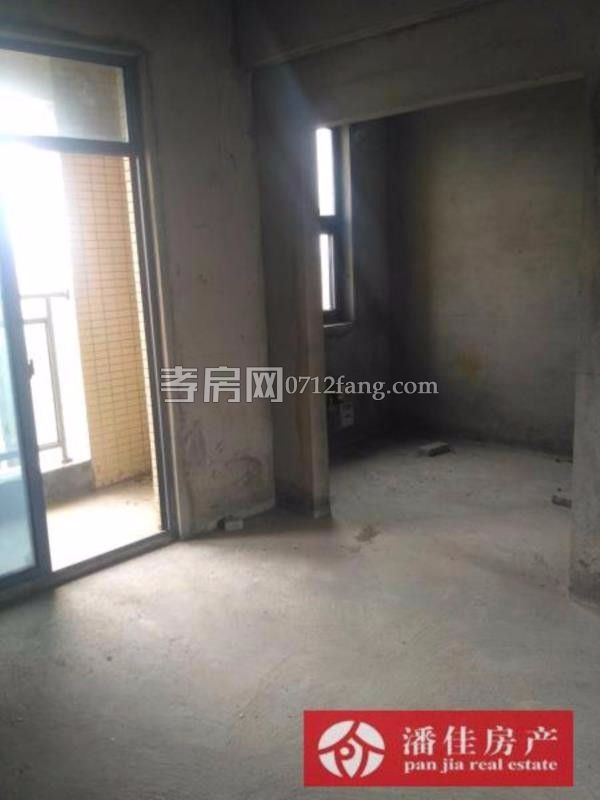 滿二體育館旁小康新村2室2廳1衛(wèi)109平精裝修拎包入住