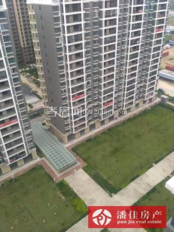 孝柴小區(qū)電梯房2室2廳1衛(wèi)97平精裝修九成新